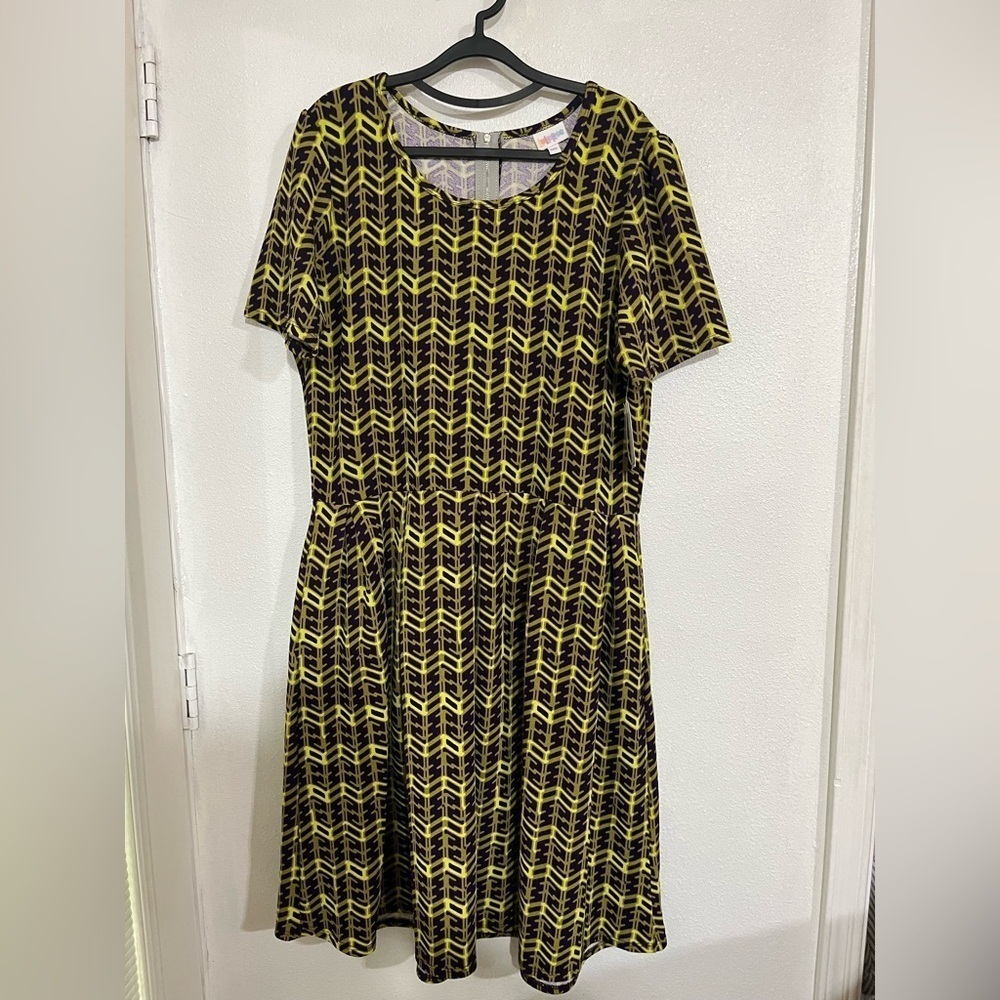 LulaRoe Patterned Women's plus size 3X middy Dress